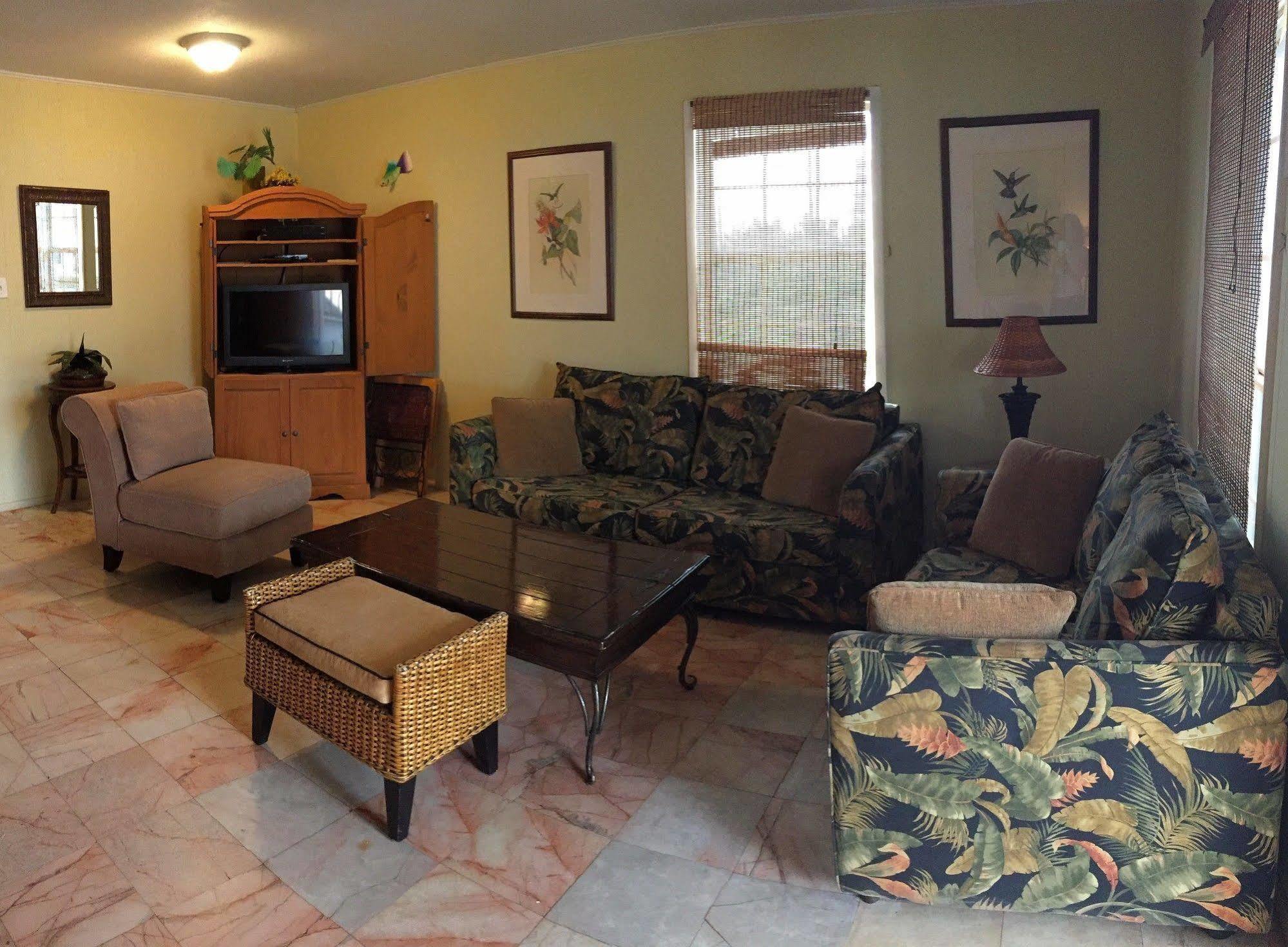 Capricorn Beach House Vacation Rental South Padre Island Exterior photo