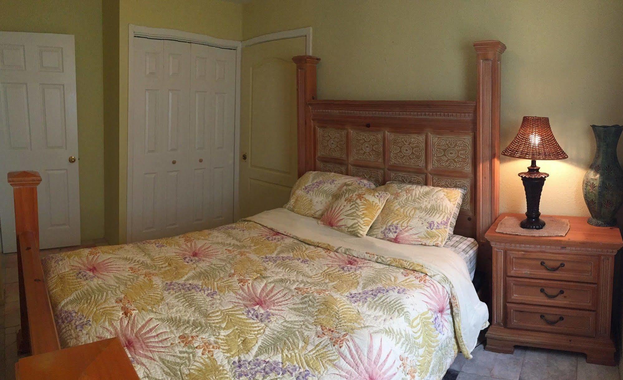 Capricorn Beach House Vacation Rental South Padre Island Exterior photo