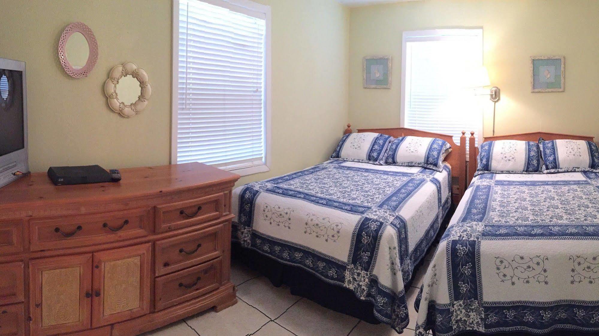 Capricorn Beach House Vacation Rental South Padre Island Exterior photo